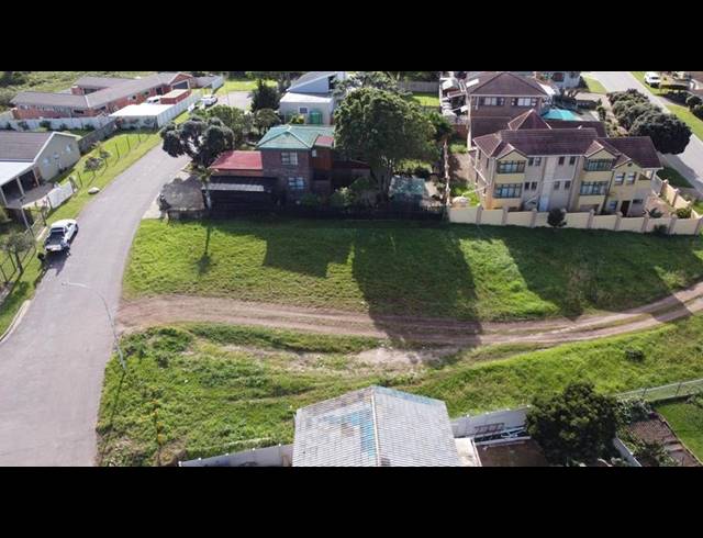 LAND FOR SALE IN ASTON BAY